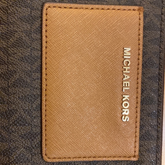 Michael Kors wallet/ wristlet EUC - Picture 7 of 9